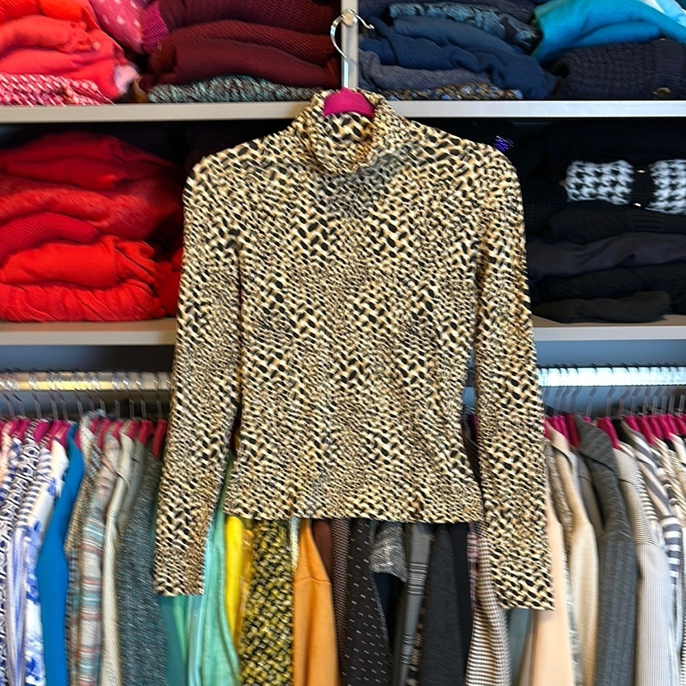 Who What Wear tan/black leopard print long sleeve turtleneck top size XS